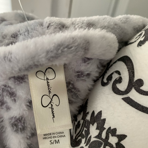 Jessica Simpson Robe - Picture 5 of 6